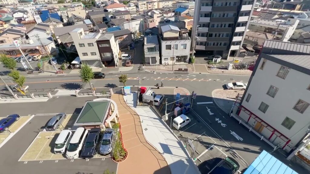 Luxe 三国駅前 1DKの駐車場