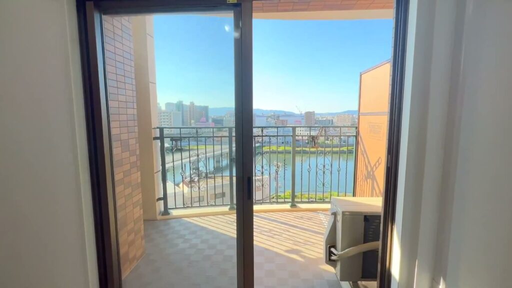 Luxe 三国駅前 1DKの1Kのバルコニー