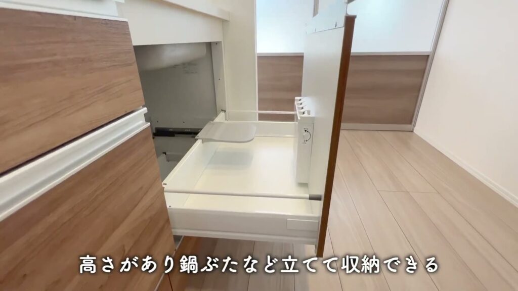 1LDKの背の高い引き出し