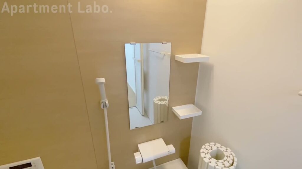 2LDKの浴室の壁