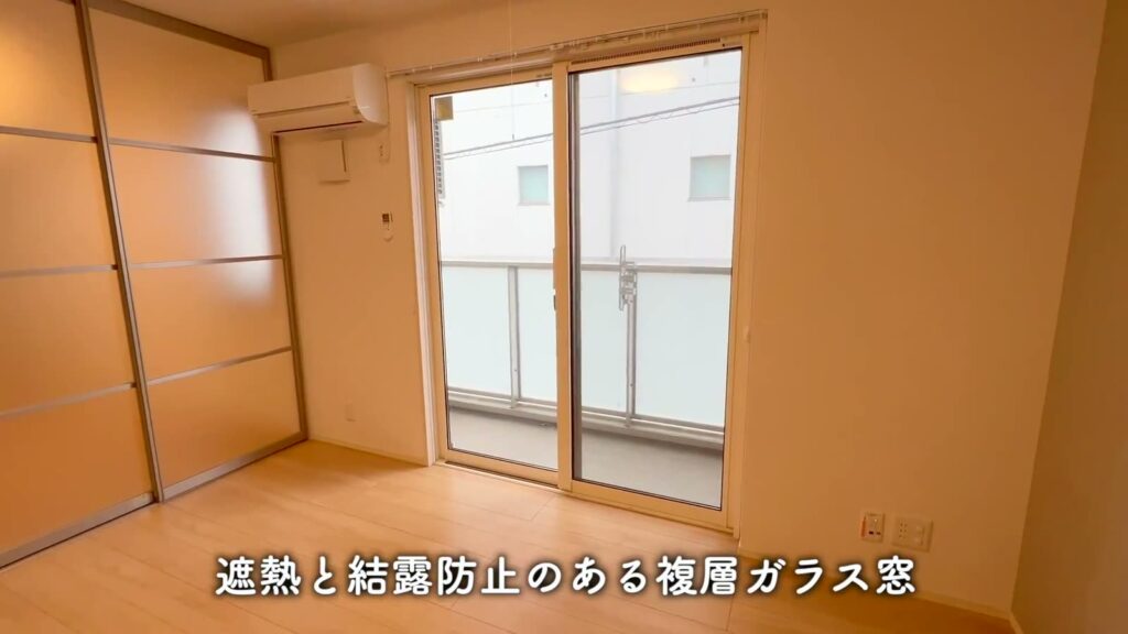 東広島市西条栄町の1LDK 1LDKの窓とエアコン