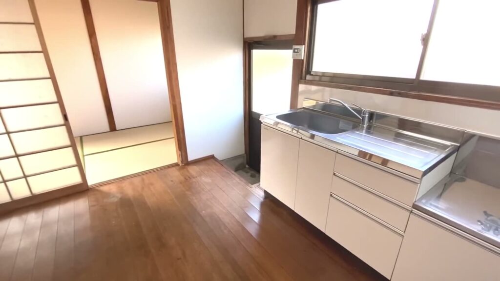 広島県の平屋 3Kのキッチン