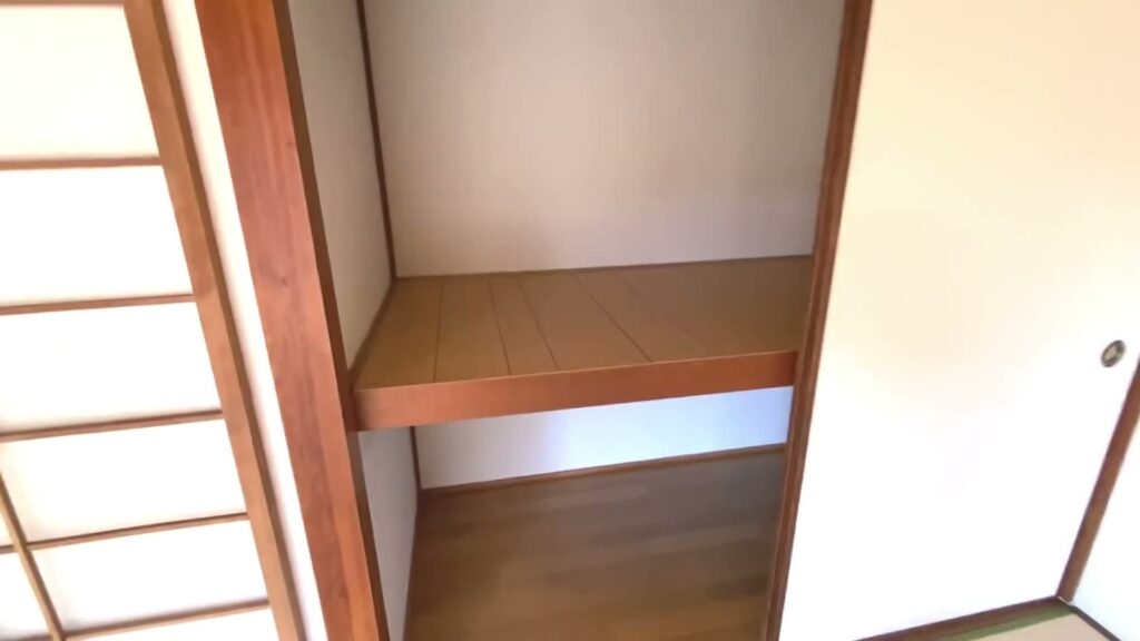 広島県の平屋 3Kの押入れの中