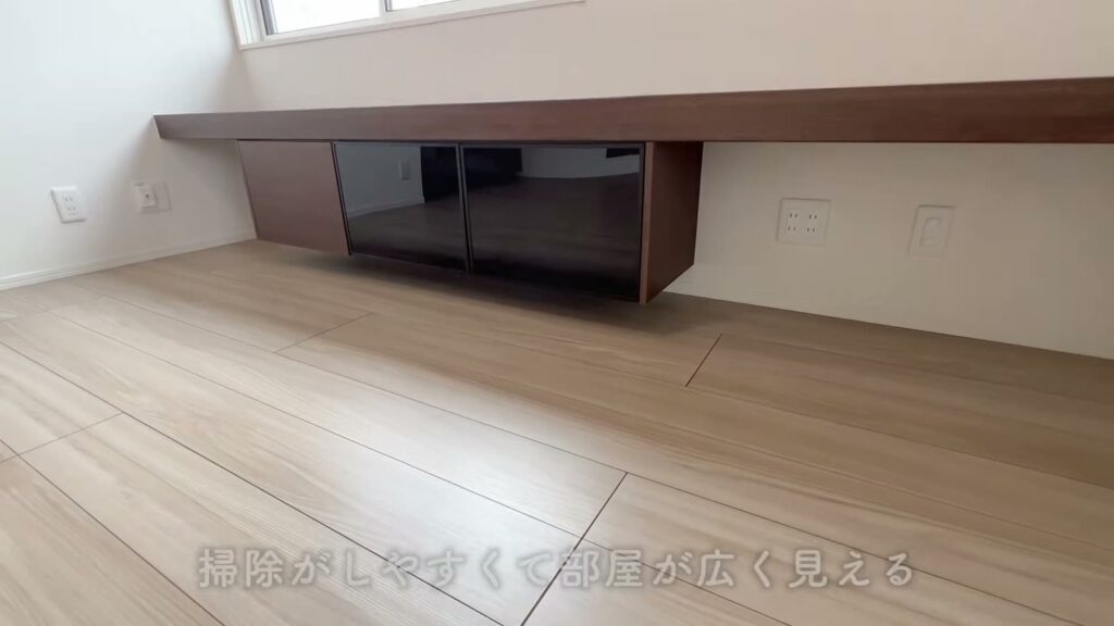 1LDKのテレビボードの足元