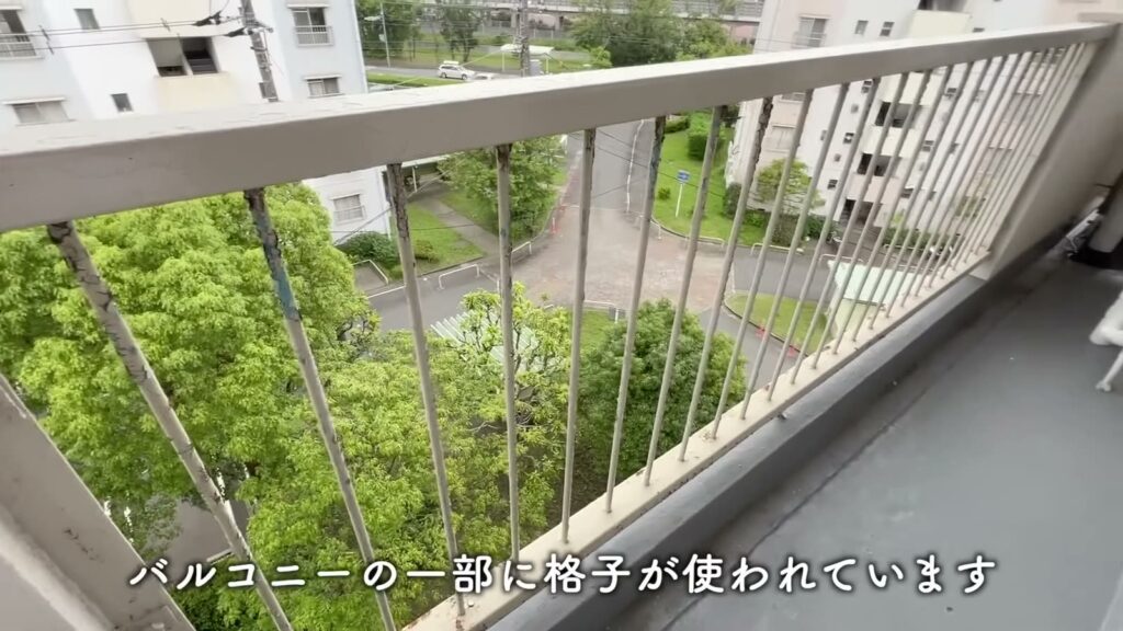 千葉幸町 2DKの格子のバルコニー