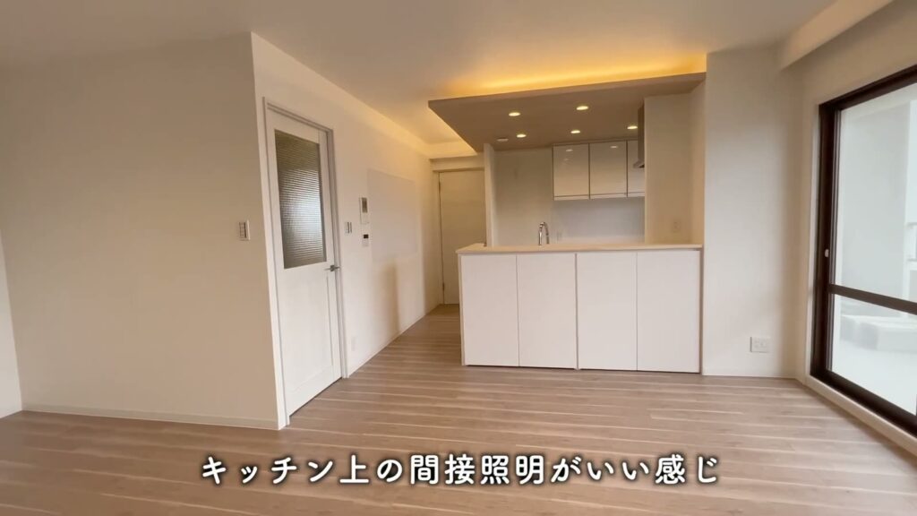 3LDK+αのキッチン上の間接照明