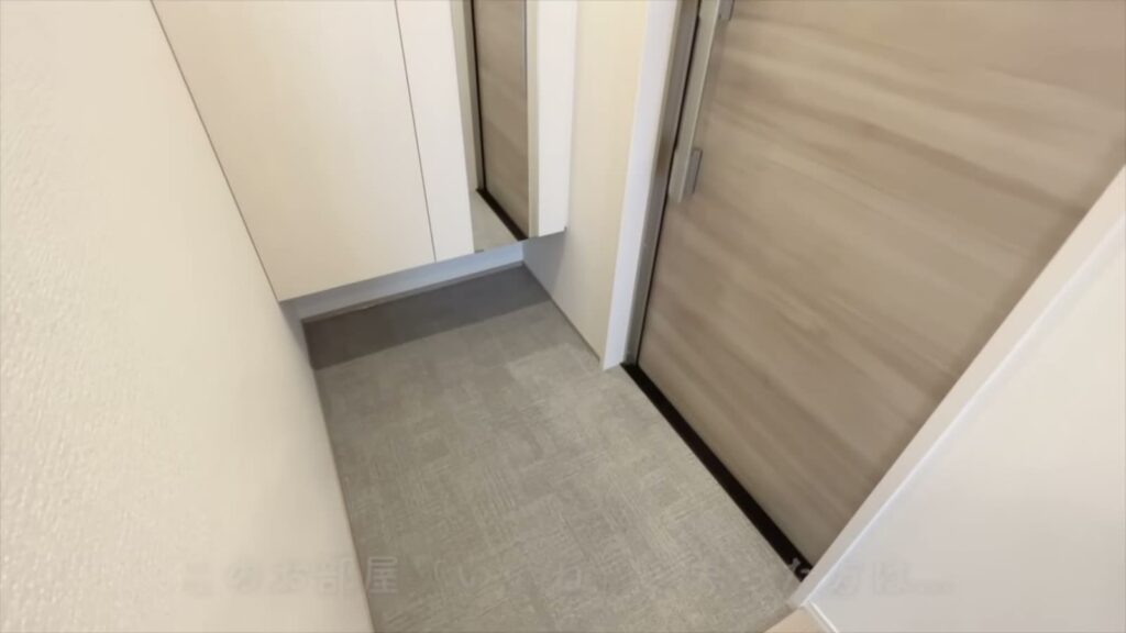 1LDKの玄関ドア