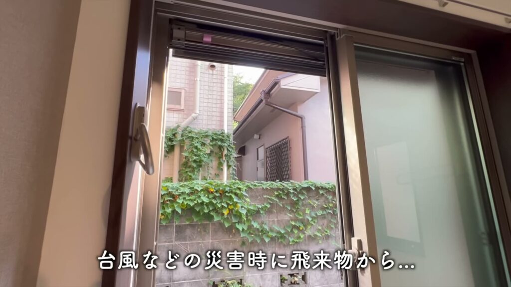 TAPETUM横濱 1Kの窓まわり