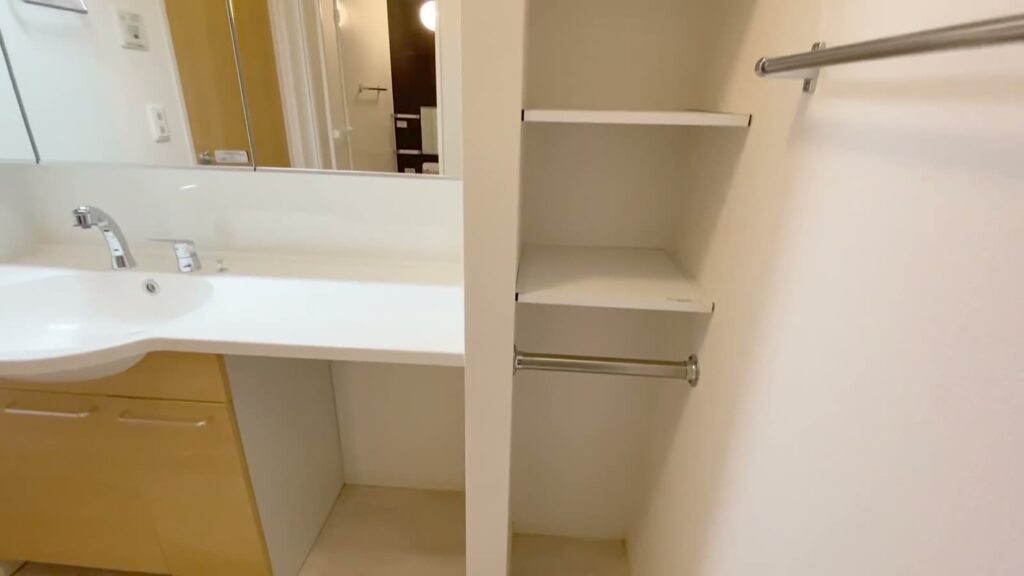 福山市の1LDK 1LDKの洗面台横の棚