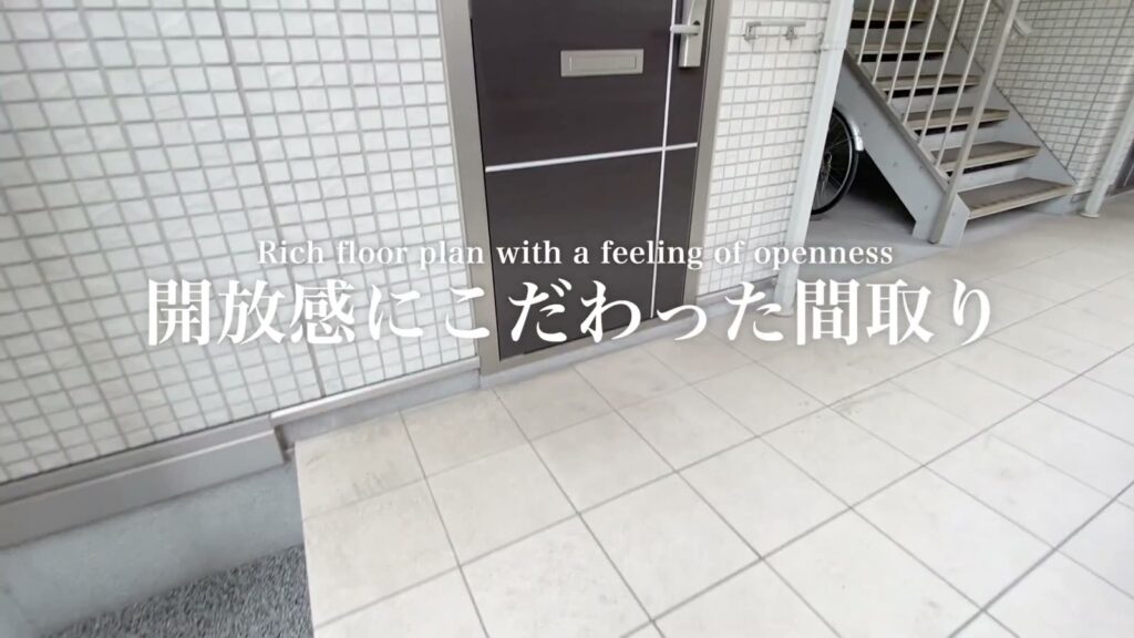 1LDKの玄関前
