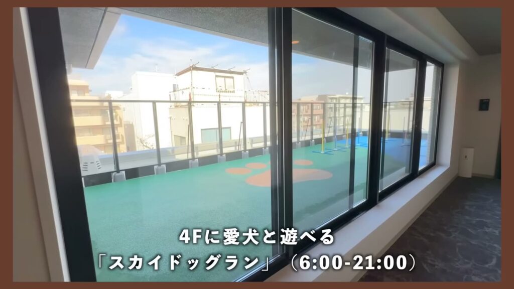 Dear WAN Court 氷川台 2LDKの内廊下の窓