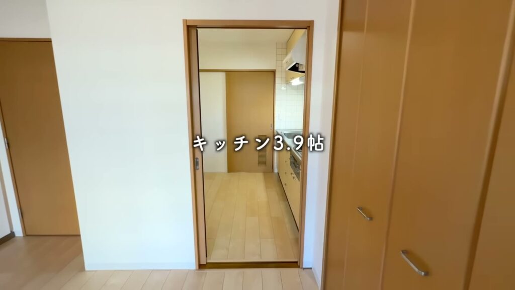 青戸第一 2LDKのキッチンの入口