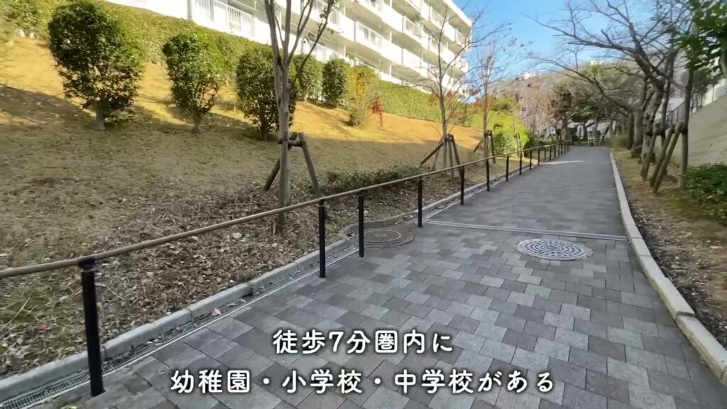 もりつね 2LDKの緑道