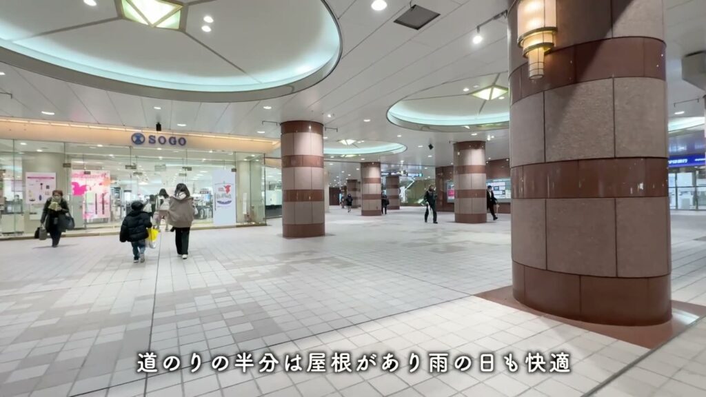 プレシスヴィアラ千葉登戸 1LDKの駅前の通路