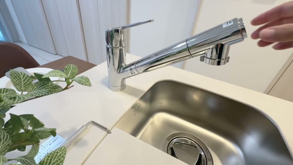 プレシスヴィアラ千葉登戸 1LDKの浄水器一体型の蛇口