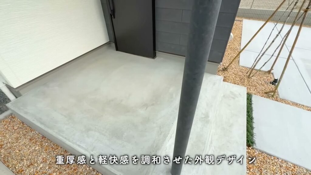 セレーノコート草津・平井 3LDKのポーチ