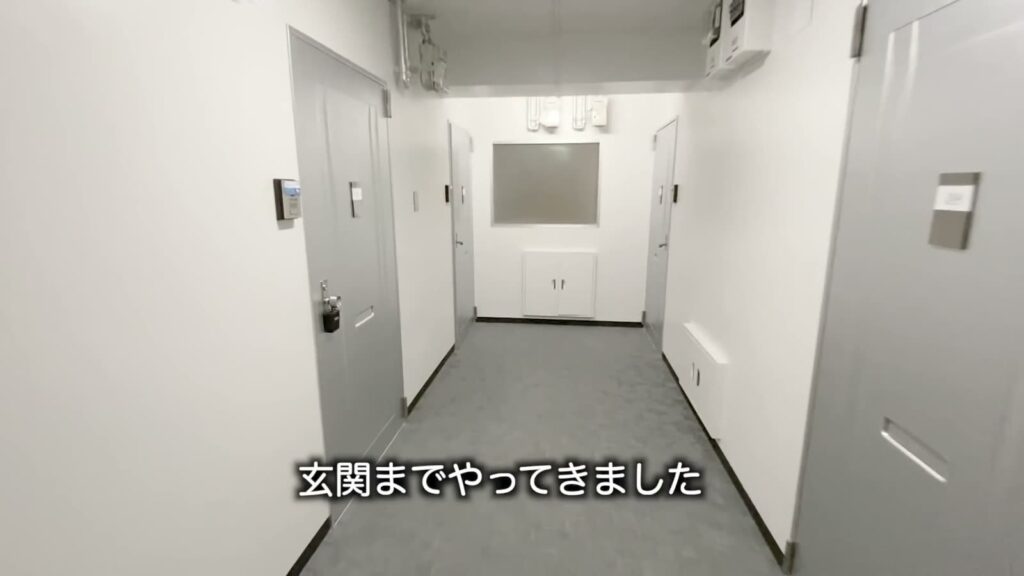 1Rの玄関前の廊下