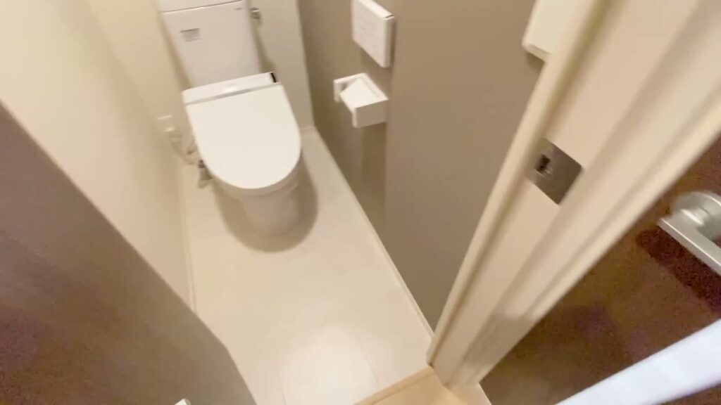 1LDKのトイレの全景