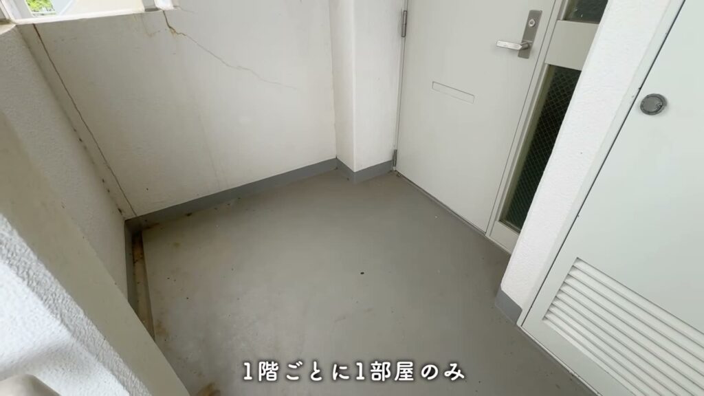 千葉ニュータウン原山 4LDKの玄関前