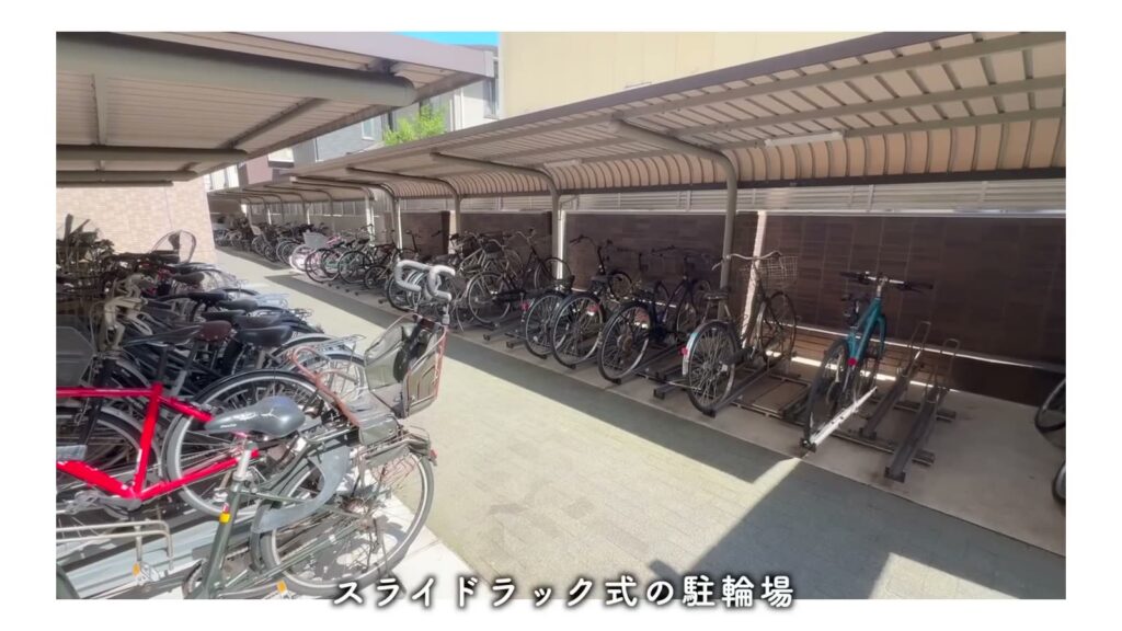 サーパス舞鶴公園 3LDKの駐輪場