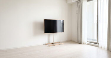 賃貸OKのテレビ置き場｜壁掛けできない部屋は壁寄せスタンドと配線隠しで解決